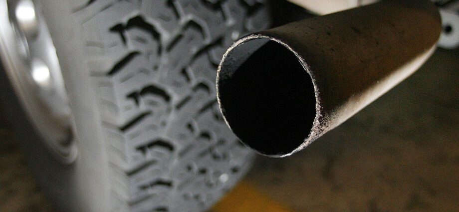US Government Presents Regulatory Gift to Gas Automakers