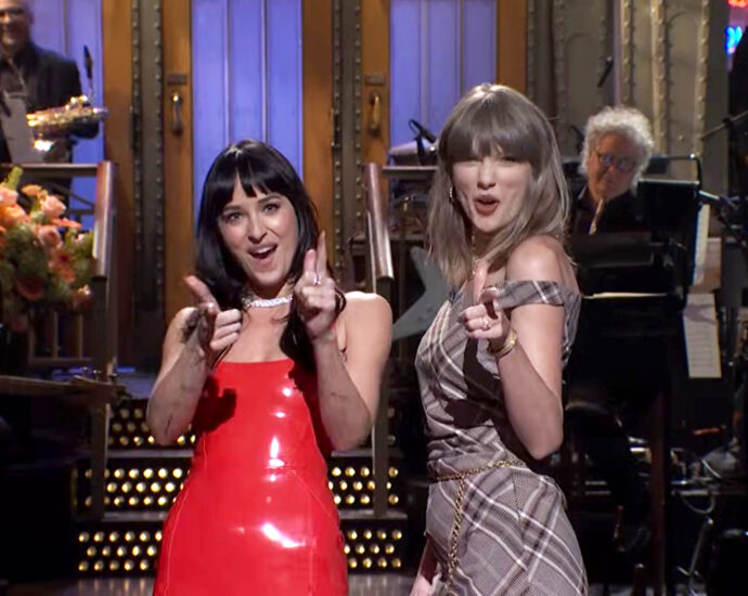 Taylor Swift crashes Dakota Johnson’s ‘SNL’ monologue: ‘My literal therapist’