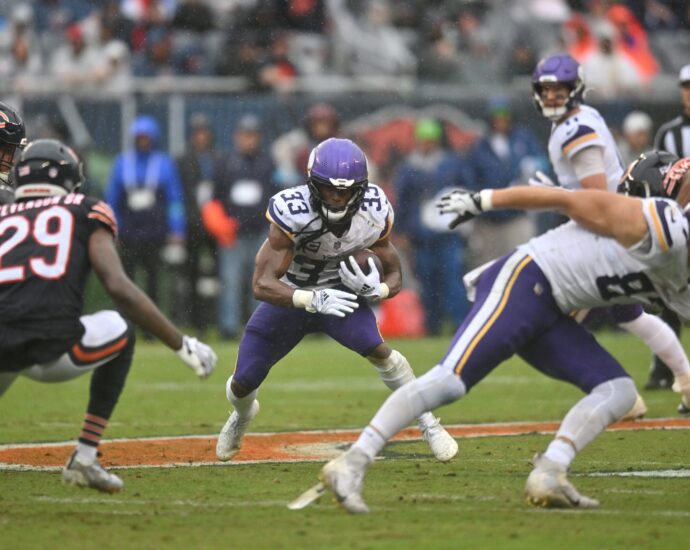 Aaron Jones Has Been A Warrior Through the First Four Games