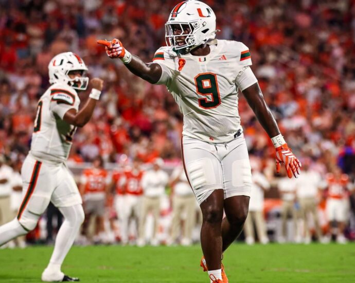 College football picks: Predictions against the spread, odds, betting lines for top 25 games in Week 7