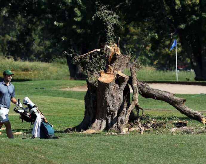 Trump to begin transforming historic golf course despite court order