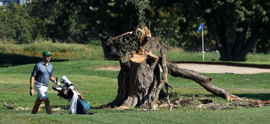 Trump to begin transforming historic golf course despite court order