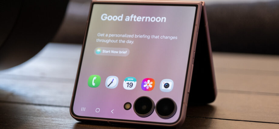 Samsung Galaxy Z Flip 8 Review: Iteration Overshadowed By Innovation