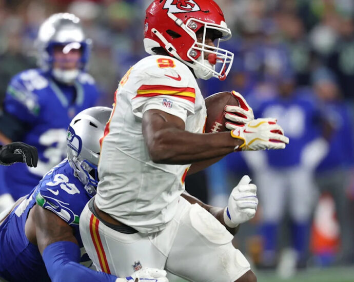Chiefs RB Kenneth Walker Breaks Silence on Controversial Handshake Snub After Seahawks Loss